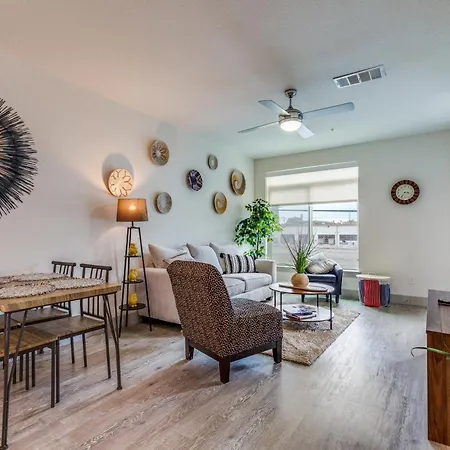 Trendy Condo On Riverwalk Free Parking Pet Friendly Centrally Located On The Riverwalk